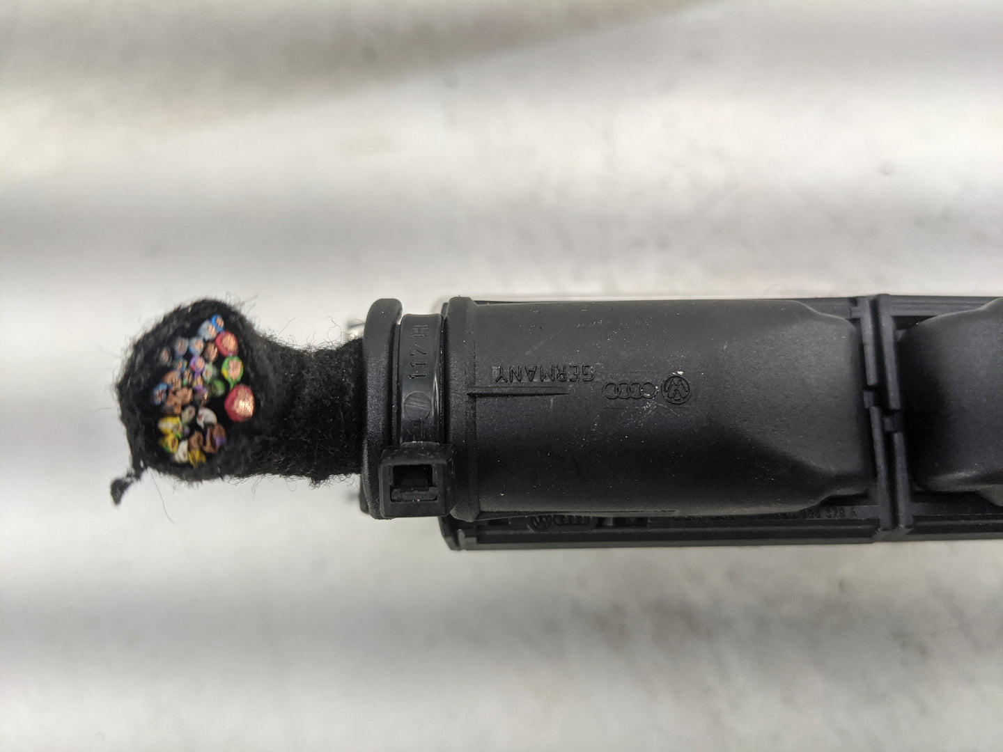 2003 Volkswagen Passat PCM Engine Control Computer ECU ECM PCU OEM P/N:4B0 906 018 DA Fits OEM Used Auto Parts - Oemusedauto