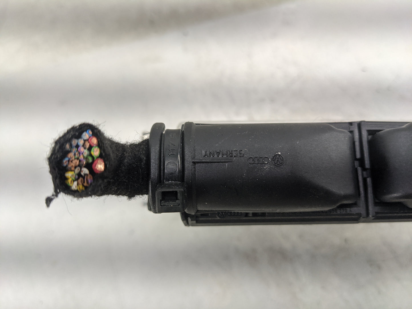 2003 Volkswagen Passat PCM Engine Control Computer ECU ECM PCU OEM P/N:4B0 906 018 DA Fits OEM Used Auto Parts - Oemusedauto