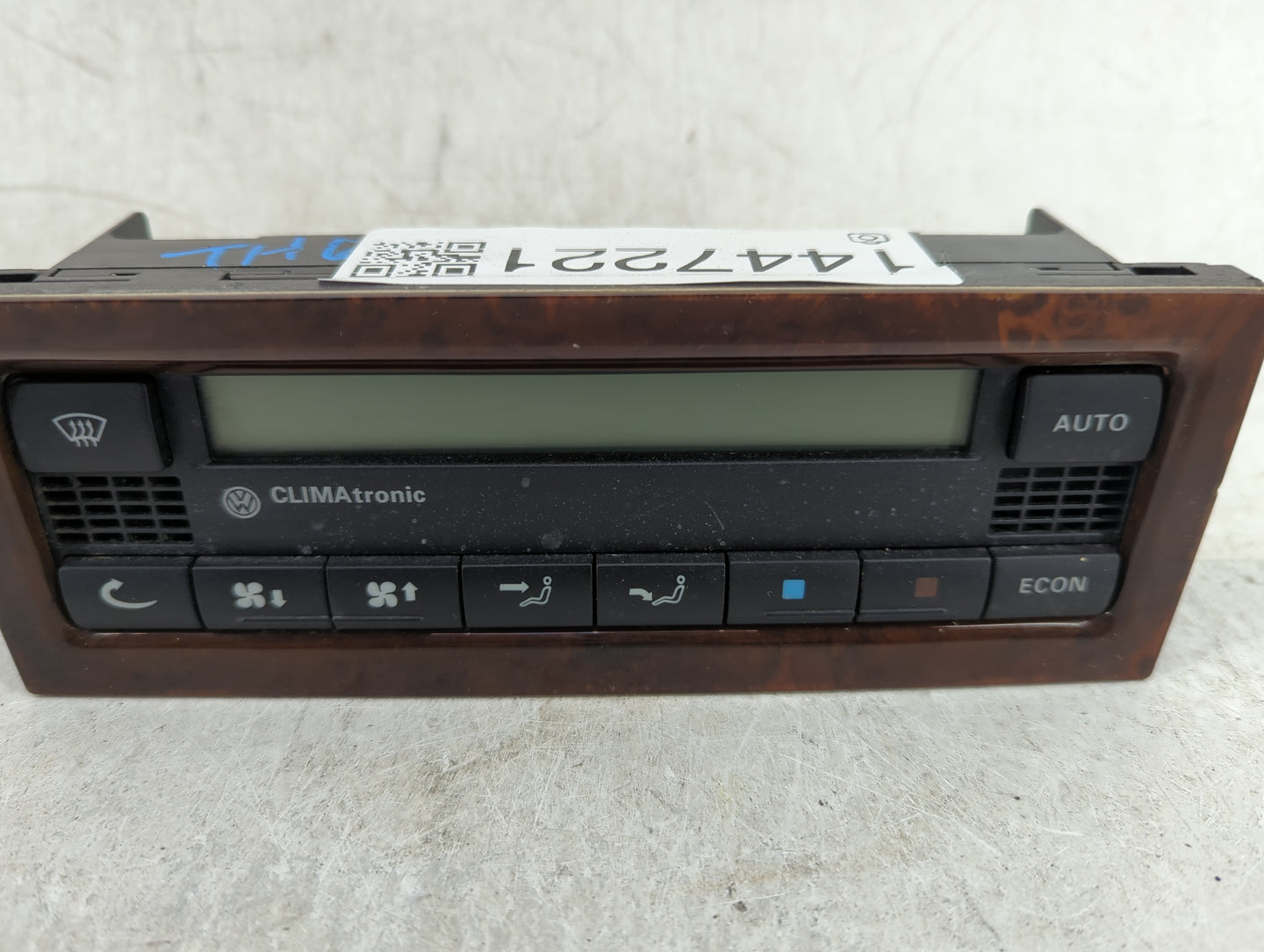2003-2004 Volkswagen Passat Climate Control Module Temperature AC/Heater Replacement Fits Fits 2003 2004 OEM Used Auto Parts