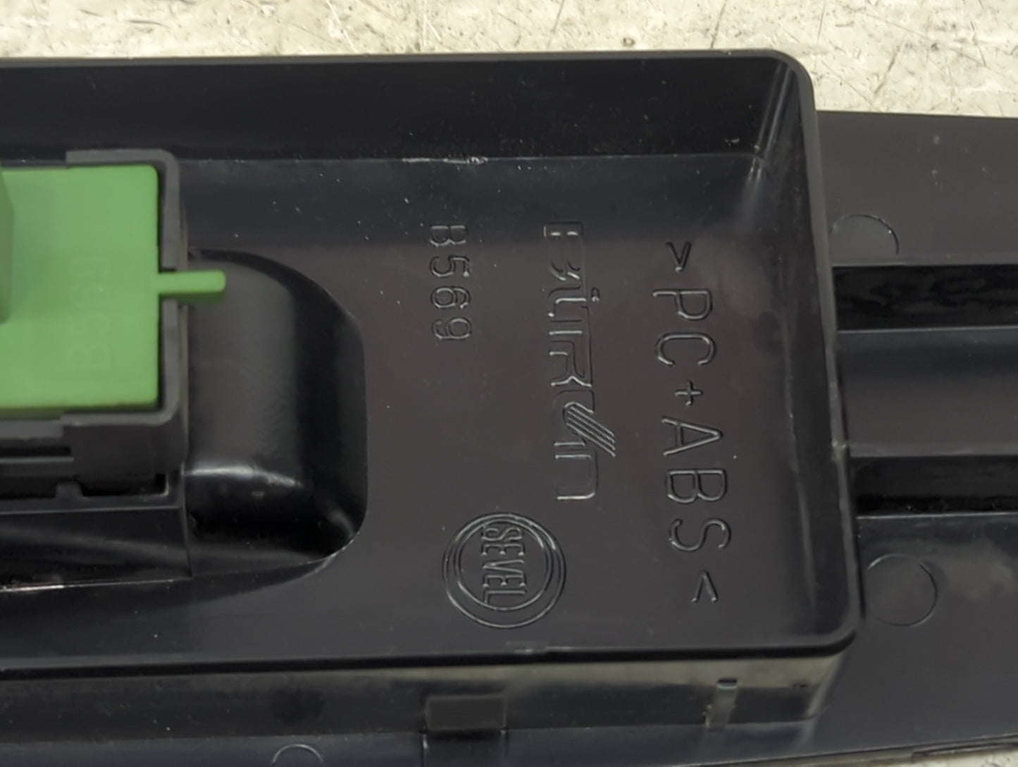 2000-2005 Volkswagen Passat Passenger Right Rear Power Window Switch - Oemusedautoparts1.com