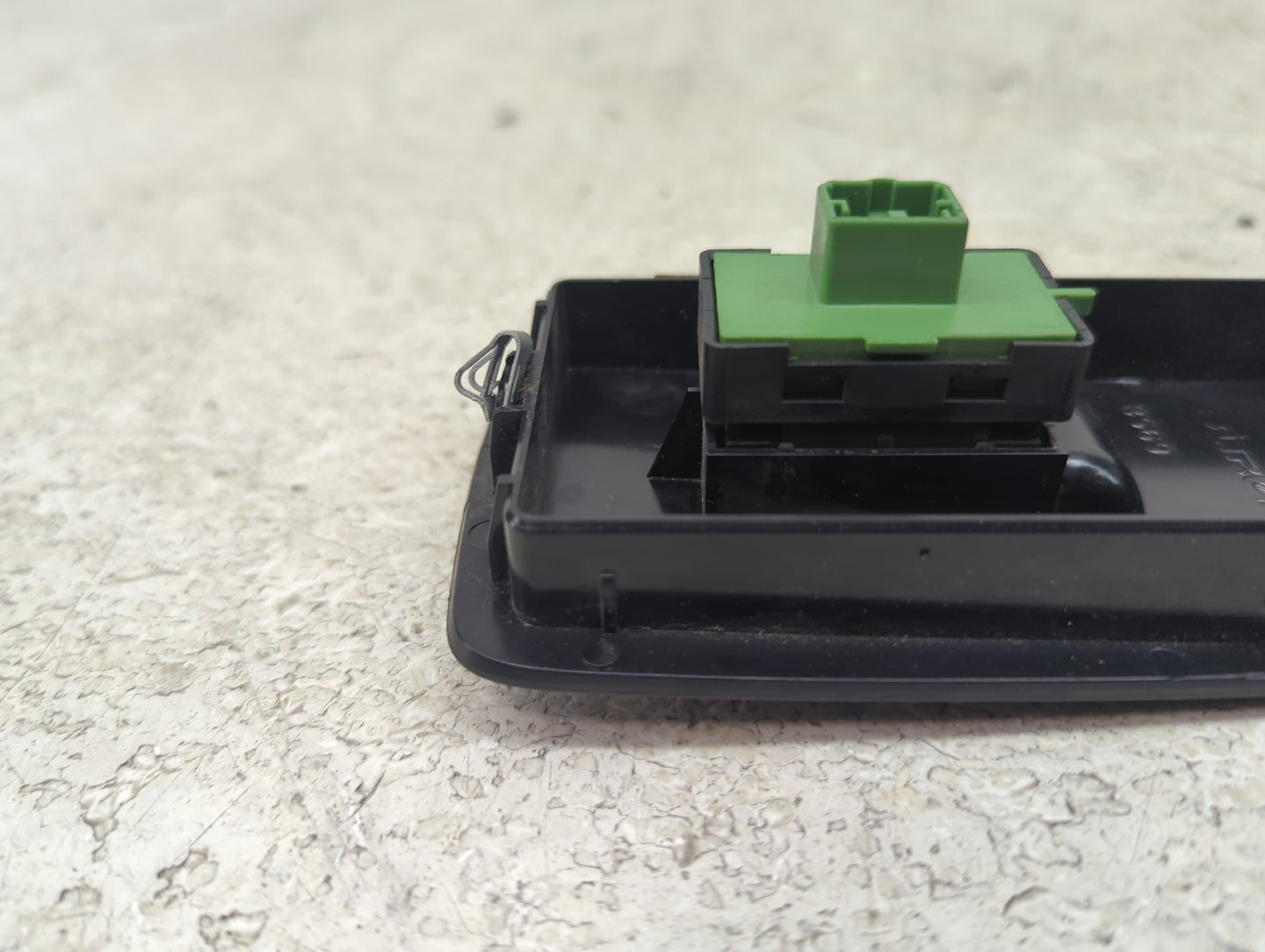 2000-2005 Volkswagen Passat Passenger Right Rear Power Window Switch - Oemusedautoparts1.com