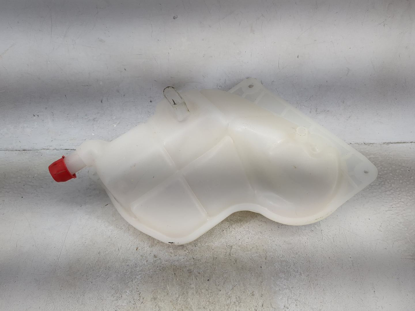 2000 Volkswagen Passat Radiator Coolant Overflow Expansion Tank Bottle - Oemusedautoparts1.com