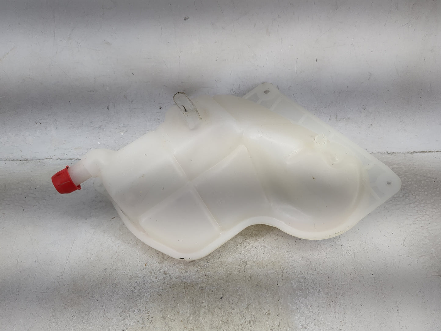 2000 Volkswagen Passat Radiator Coolant Overflow Expansion Tank Bottle - Oemusedautoparts1.com