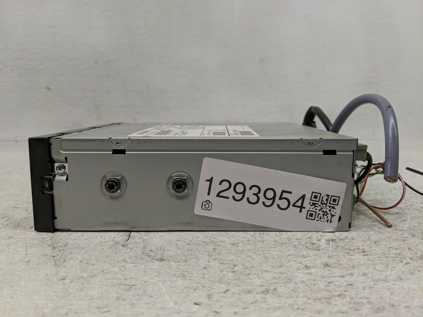 2003 Volvo S80 Radio AM FM Cd Player Receiver Replacement P/N:8673943 Fits OEM Used Auto Parts - Oemusedautoparts1.com