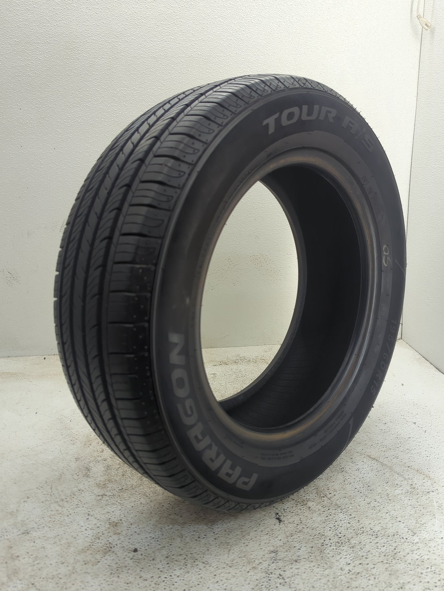 Used Tire 195/60R15 PARAGON TOUR A/S 88H - Tread Depth 12/32 - Oemusedautoparts1.com