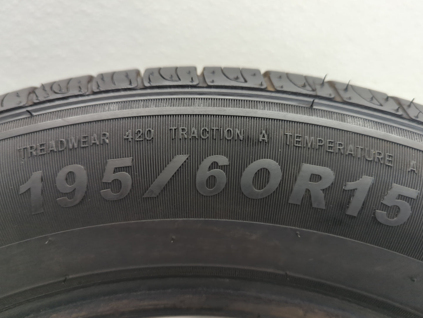 Used Tire 195/60R15 PARAGON TOUR A/S 88H - Tread Depth 12/32 - Oemusedautoparts1.com