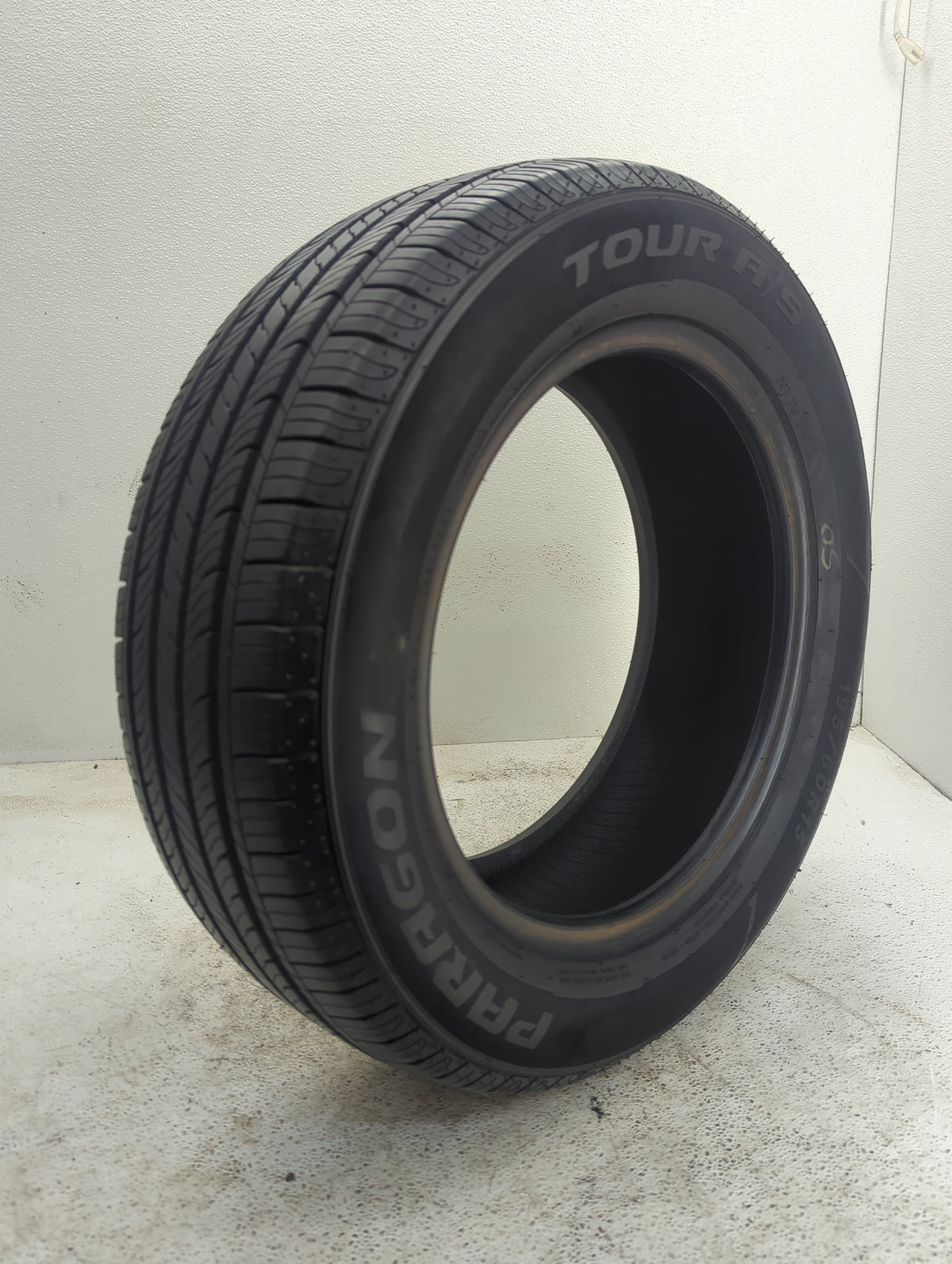 Used Tire 195/60R15 PARAGON TOUR A/S 88H - Tread Depth 12/32 - Oemusedautoparts1.com