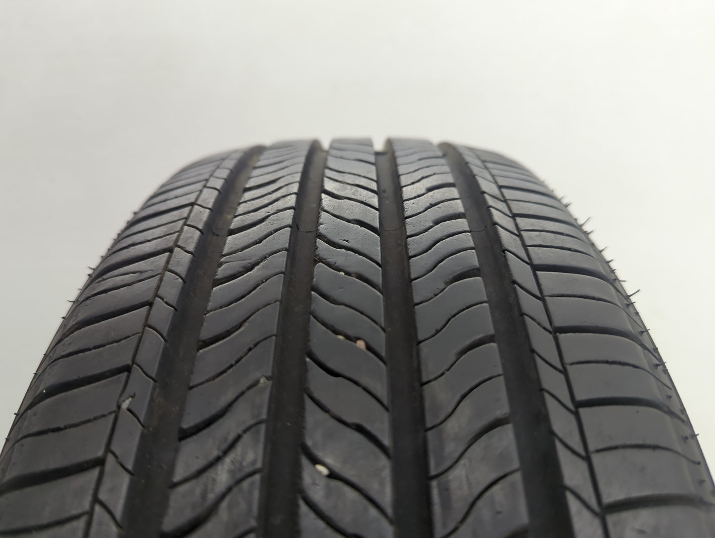 Used Tire 195/60R15 PARAGON TOUR A/S 88H - Tread Depth 12/32 - Oemusedautoparts1.com