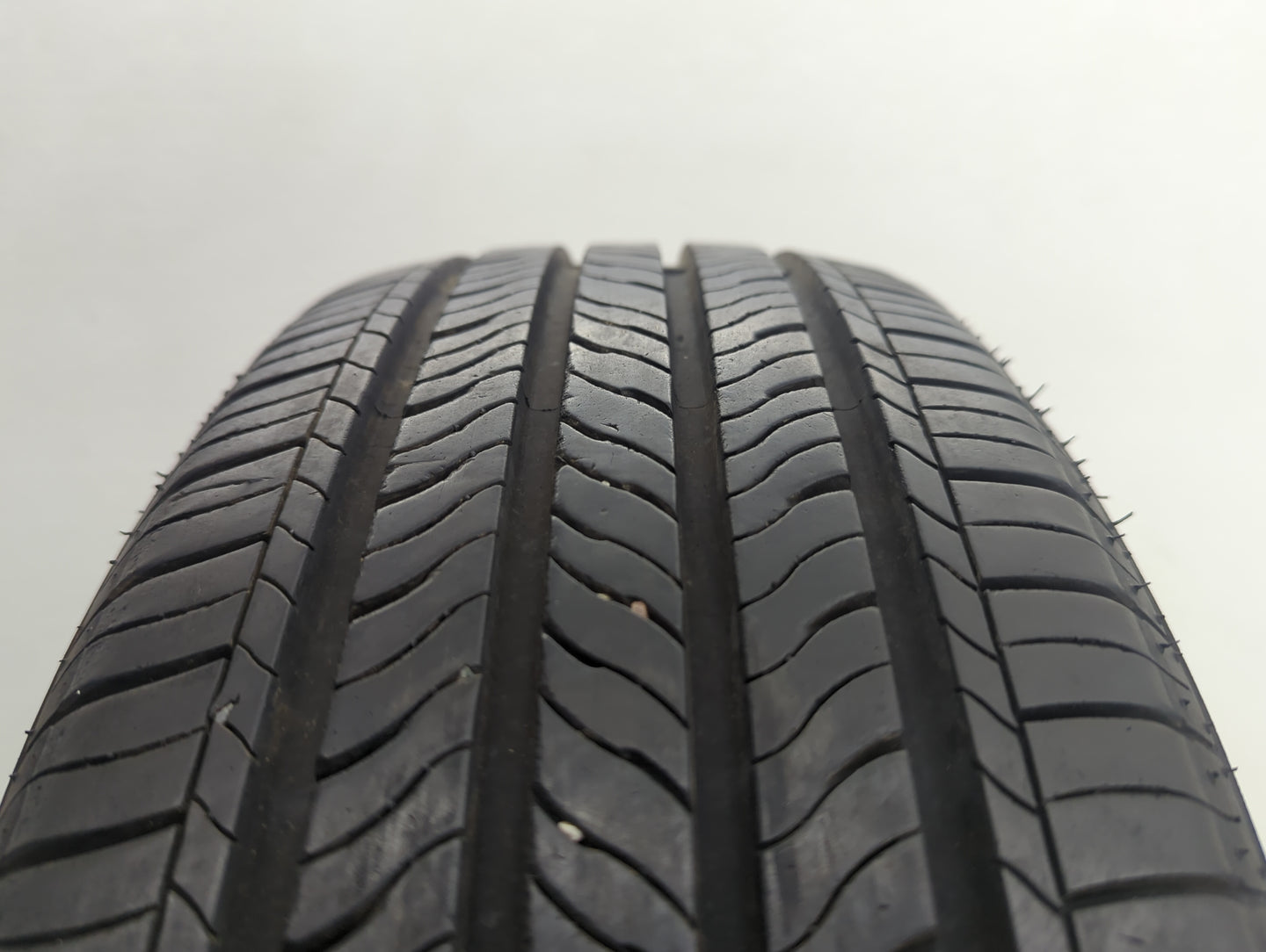 Used Tire 195/60R15 PARAGON TOUR A/S 88H - Tread Depth 12/32 - Oemusedautoparts1.com