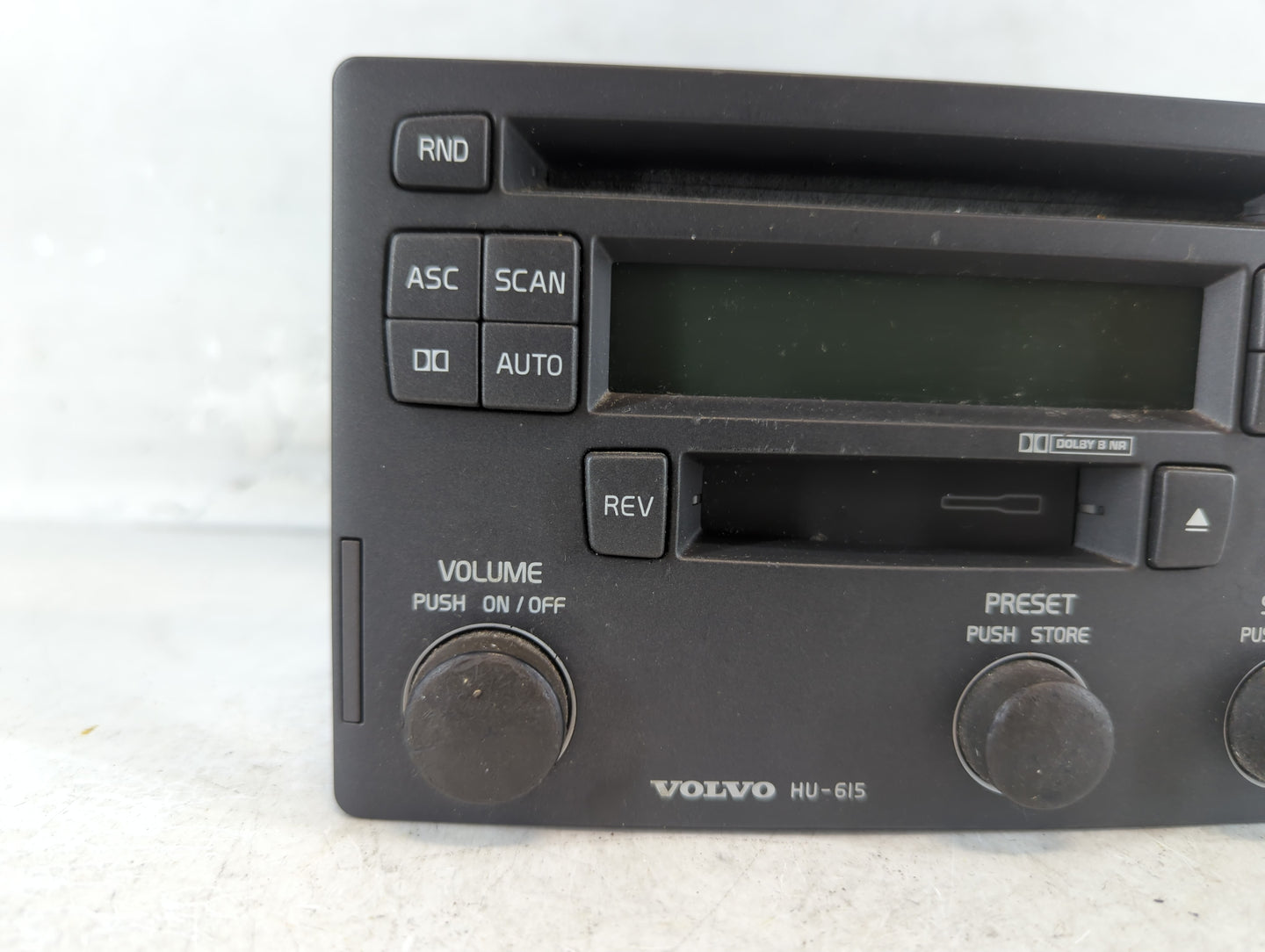 2001-2003 Volvo V40 Radio AM FM Cd Player Receiver Replacement P/N:30262160 Fits Fits 2001 2002 2003 OEM Used Auto Parts - O