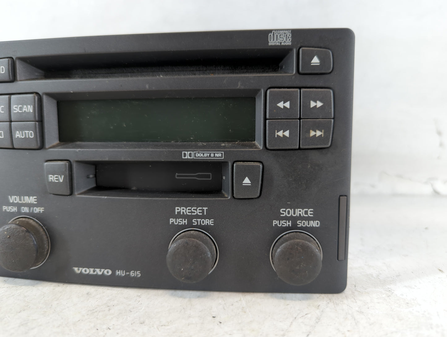 2001-2003 Volvo V40 Radio AM FM Cd Player Receiver Replacement P/N:30262160 Fits Fits 2001 2002 2003 OEM Used Auto Parts - O