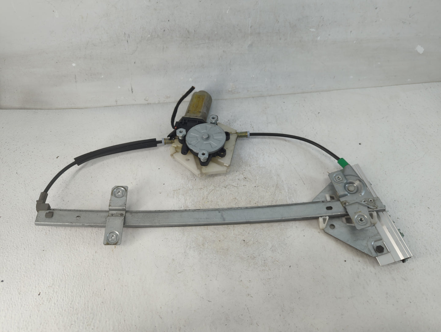 2000-2004 Volvo V40 Used Window Regulator Passenger Front - Oemusedautoparts1.com