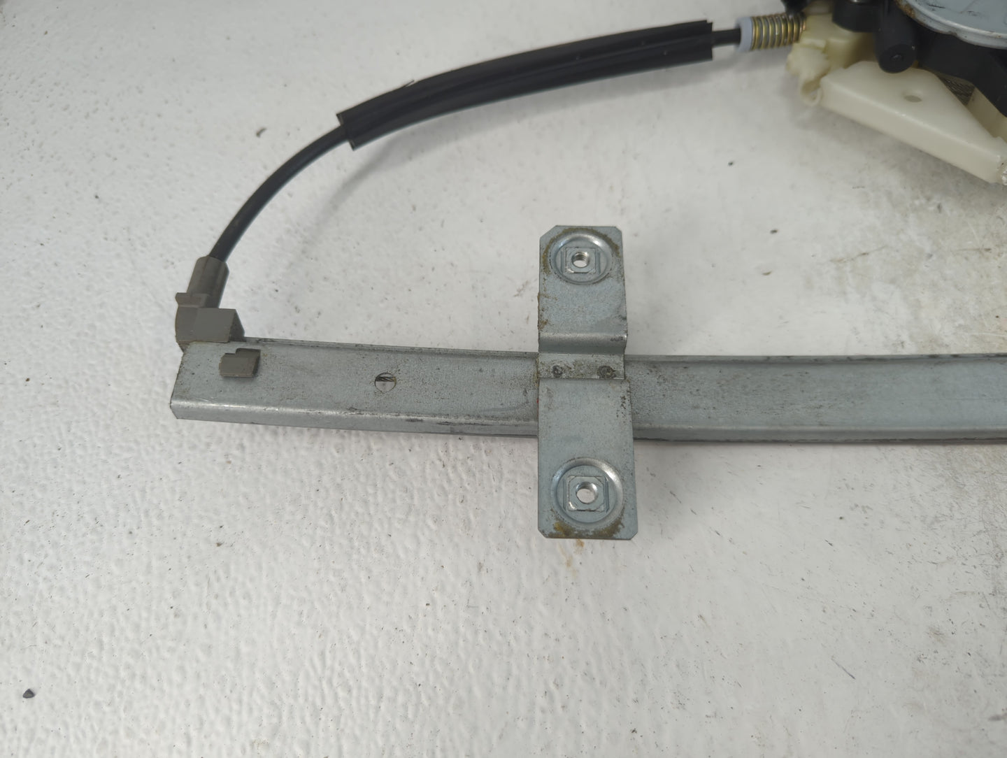 2000-2004 Volvo V40 Used Window Regulator Passenger Front - Oemusedautoparts1.com