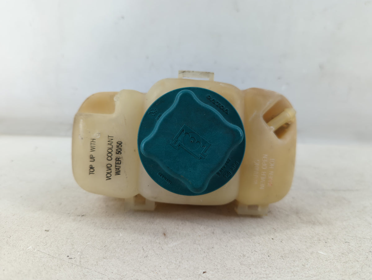 2000-2004 Volvo V40 Radiator Coolant Overflow Expansion Tank Bottle - Oemusedautoparts1.com