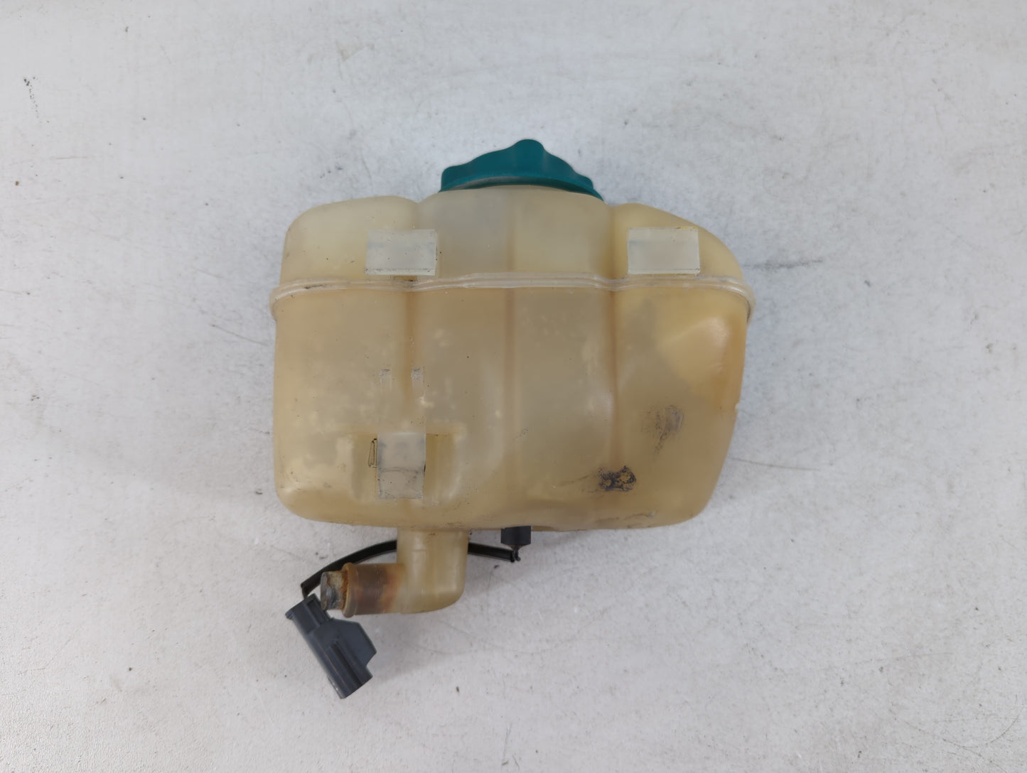 2000-2004 Volvo V40 Radiator Coolant Overflow Expansion Tank Bottle - Oemusedautoparts1.com