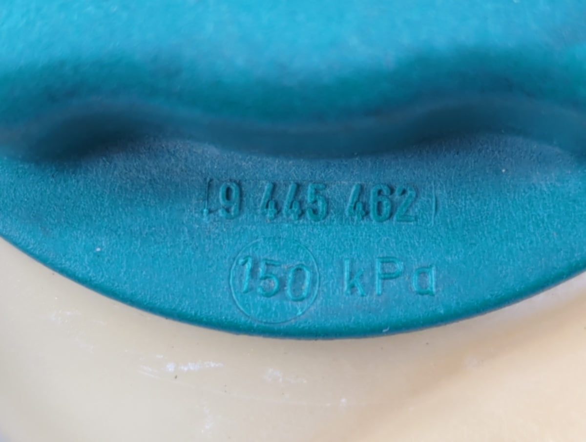 2000-2004 Volvo V40 Radiator Coolant Overflow Expansion Tank Bottle - Oemusedautoparts1.com