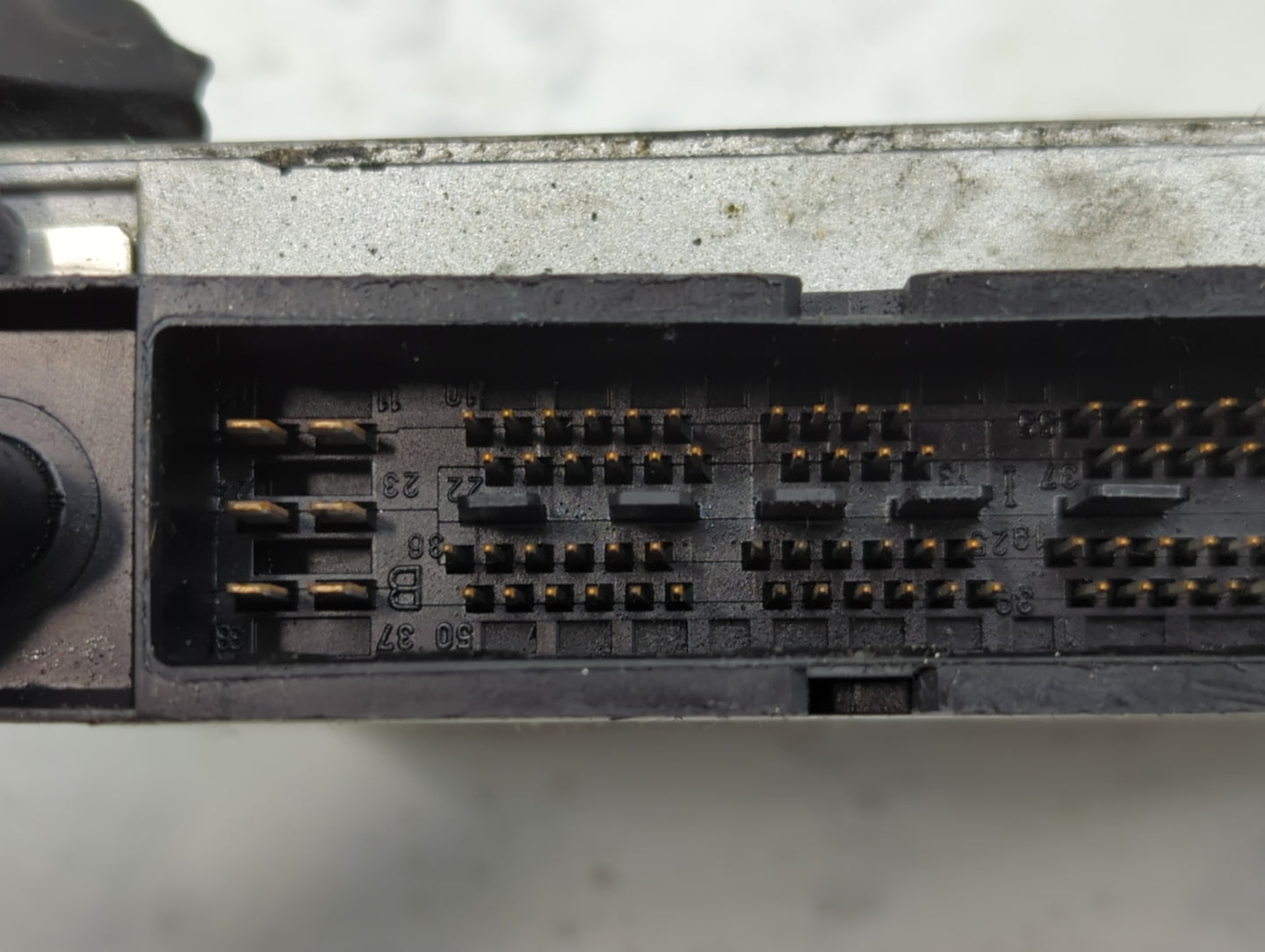 2003 Volvo V70 PCM Engine Control Computer ECU ECM PCU OEM P/N:08675155 A Fits OEM Used Auto Parts - Oemusedautoparts1.com