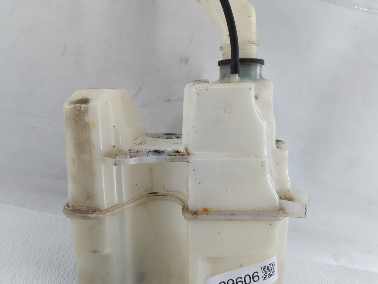 2001-2004 Volvo V70 Windshield Washer Fluid Reservoir Bottle Oem - Oemusedautoparts1.com