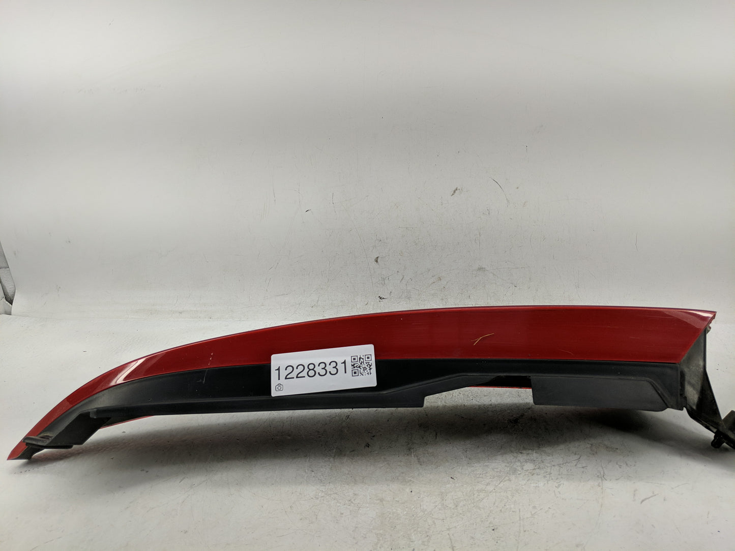 2003-2006 Volvo Xc90 Tail Light Assembly Passenger Right OEM P/N:9483772 Fits Fits 2003 2004 2005 2006 OEM Used Auto Parts -