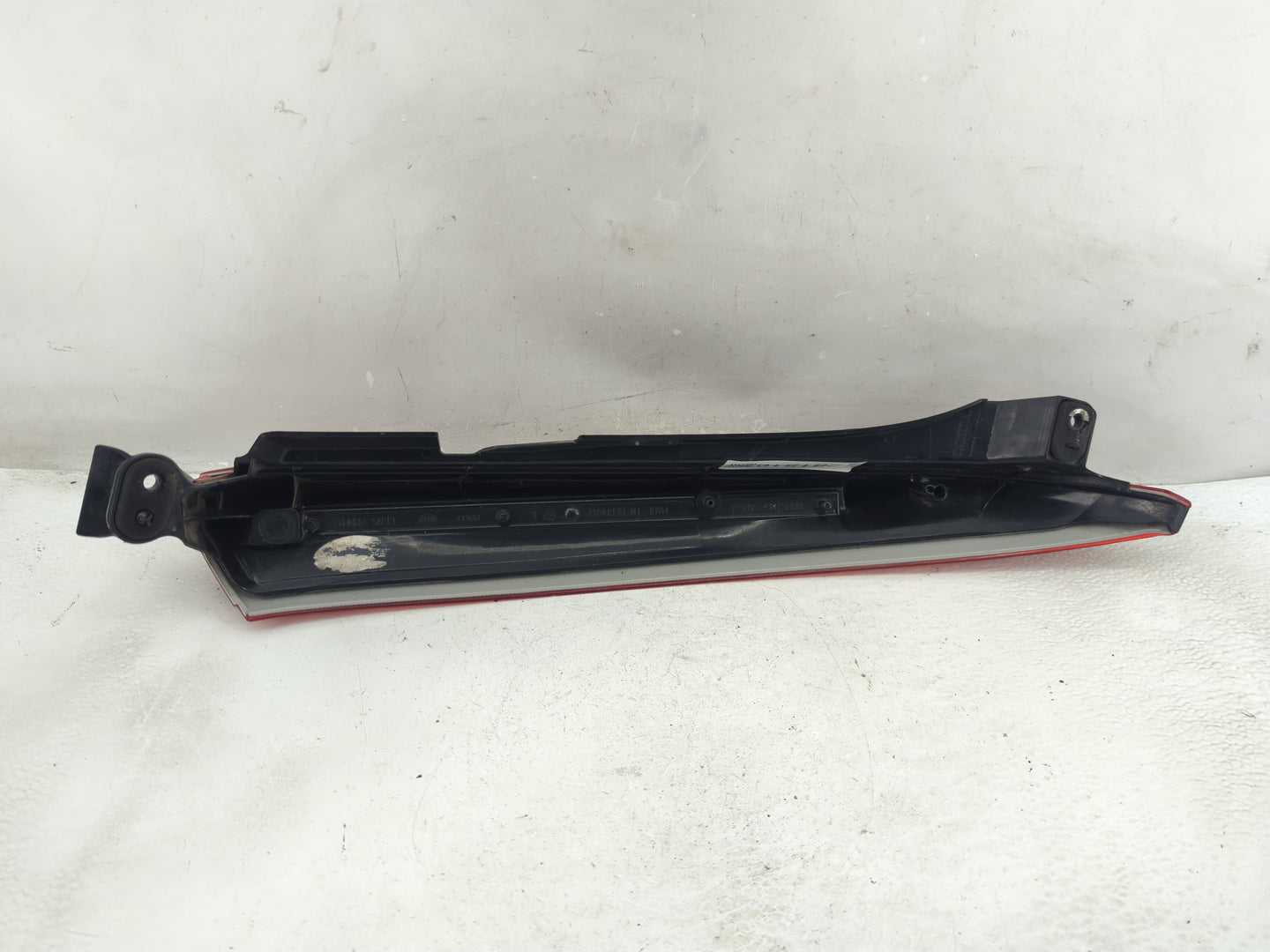 2003-2006 Volvo Xc90 Tail Light Assembly Passenger Right OEM Fits Fits 2003 2004 2005 2006 OEM Used Auto Parts - Oemusedauto