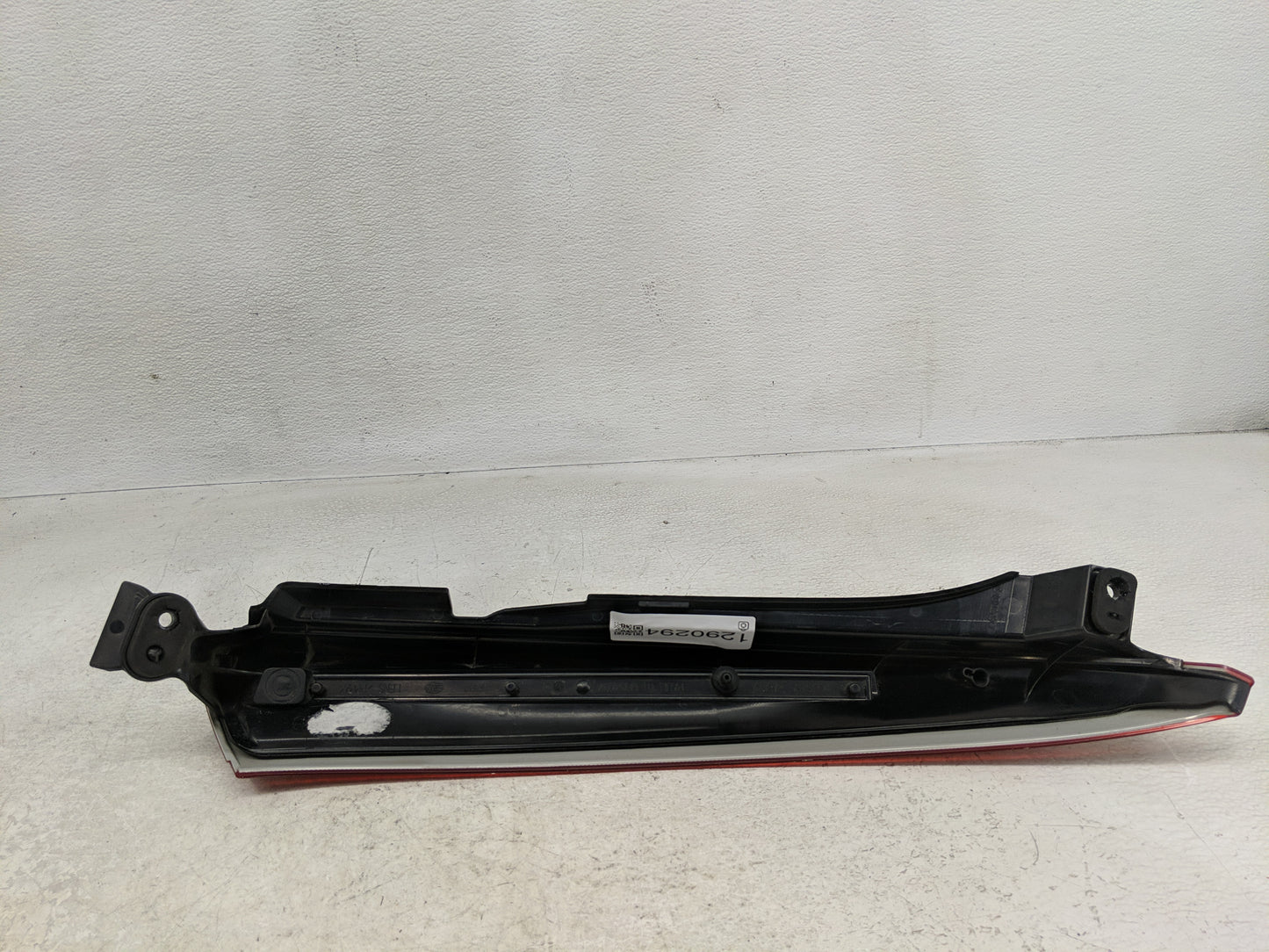 2003-2006 Volvo Xc90 Tail Light Assembly Driver Left OEM Fits Fits 2003 2004 2005 2006 OEM Used Auto Parts - Oemusedautopart