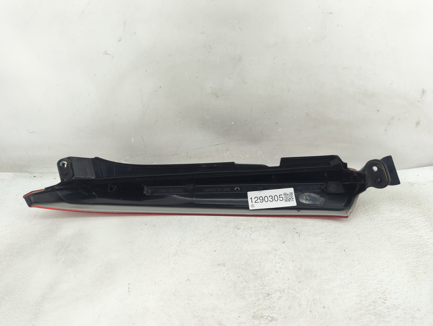 2003-2006 Volvo Xc90 Tail Light Assembly Passenger Right OEM P/N:157618 Fits Fits 2003 2004 2005 2006 OEM Used Auto Parts - 