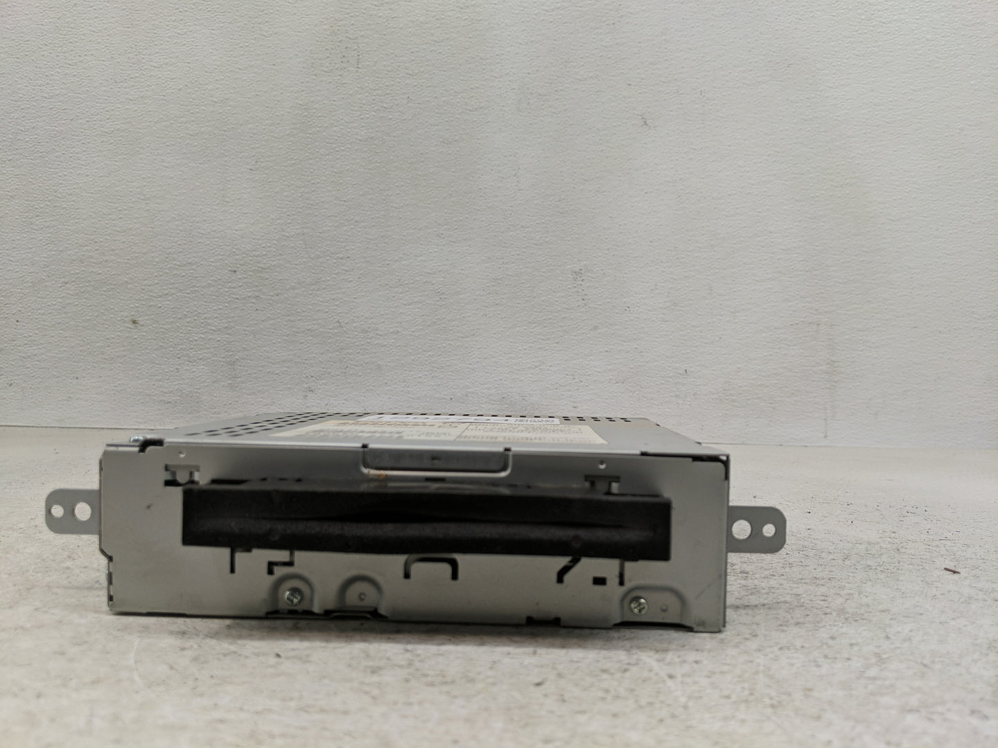 2003 Volvo Xc90 Radio AM FM Cd Player Receiver Replacement P/N:8633114-1 Fits OEM Used Auto Parts - Oemusedautoparts1.com