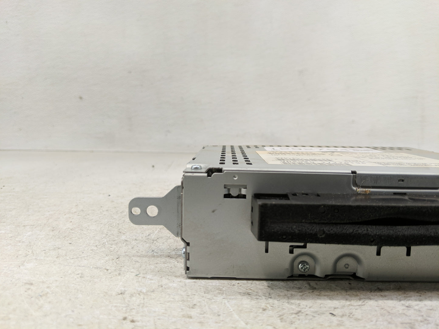 2003 Volvo Xc90 Radio AM FM Cd Player Receiver Replacement P/N:8633114-1 Fits OEM Used Auto Parts - Oemusedautoparts1.com