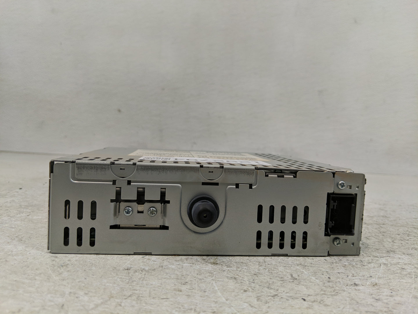 2003 Volvo Xc90 Radio AM FM Cd Player Receiver Replacement P/N:8633114-1 Fits OEM Used Auto Parts - Oemusedautoparts1.com