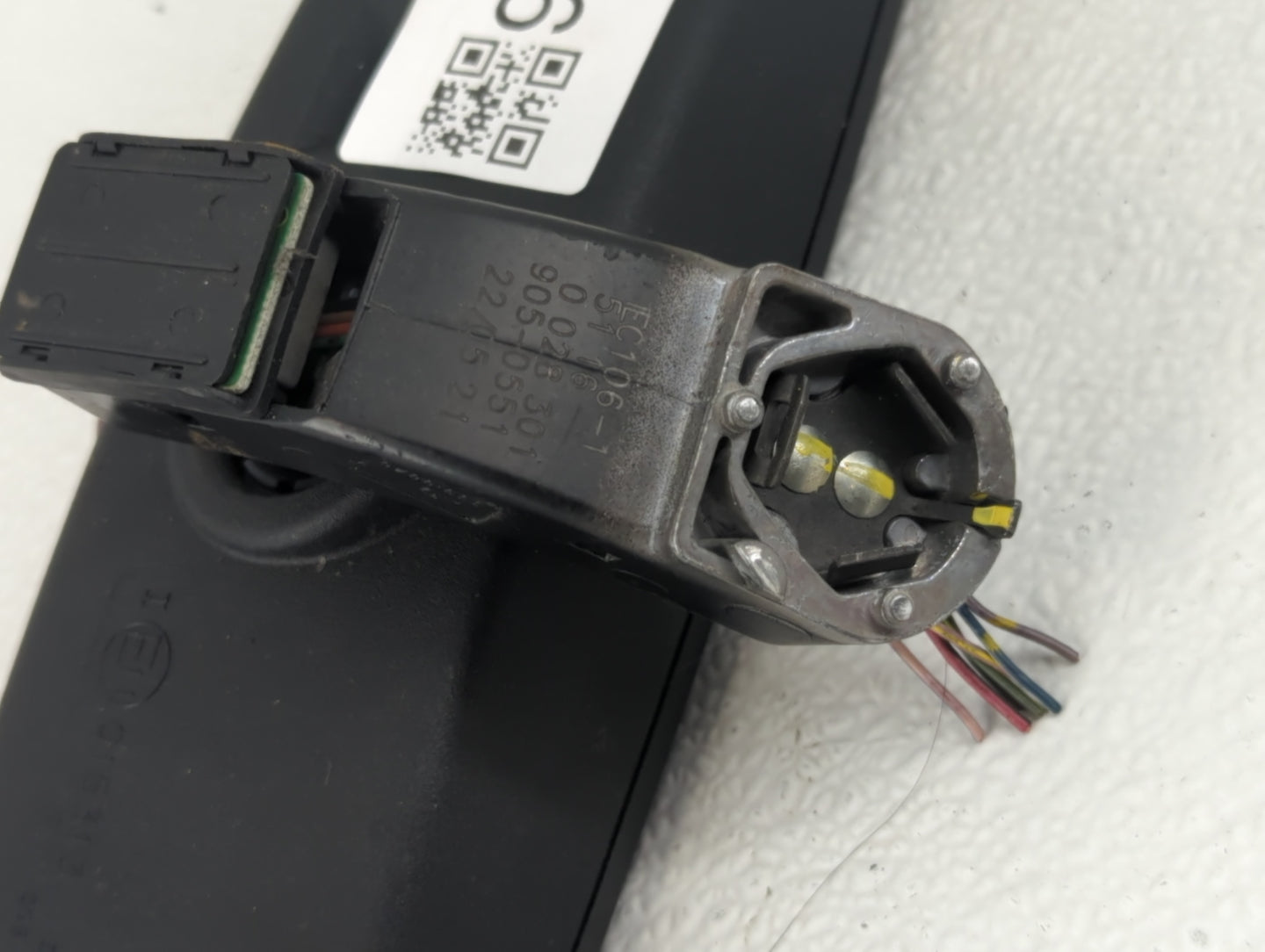 2004-2005 Audi A4 Interior Rear View Mirror Replacement OEM P/N:E11015313 Fits Fits 2004 2005 OEM Used Auto Parts - Oemuseda