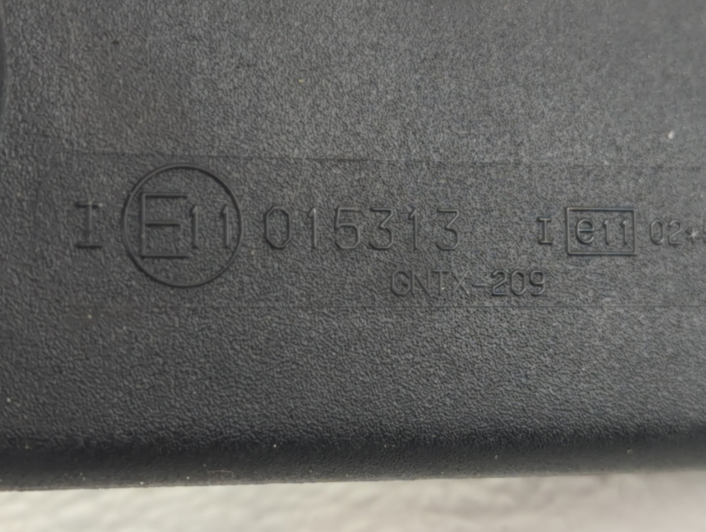 2004-2005 Audi A4 Interior Rear View Mirror Replacement OEM P/N:E11015313 Fits Fits 2004 2005 OEM Used Auto Parts - Oemuseda