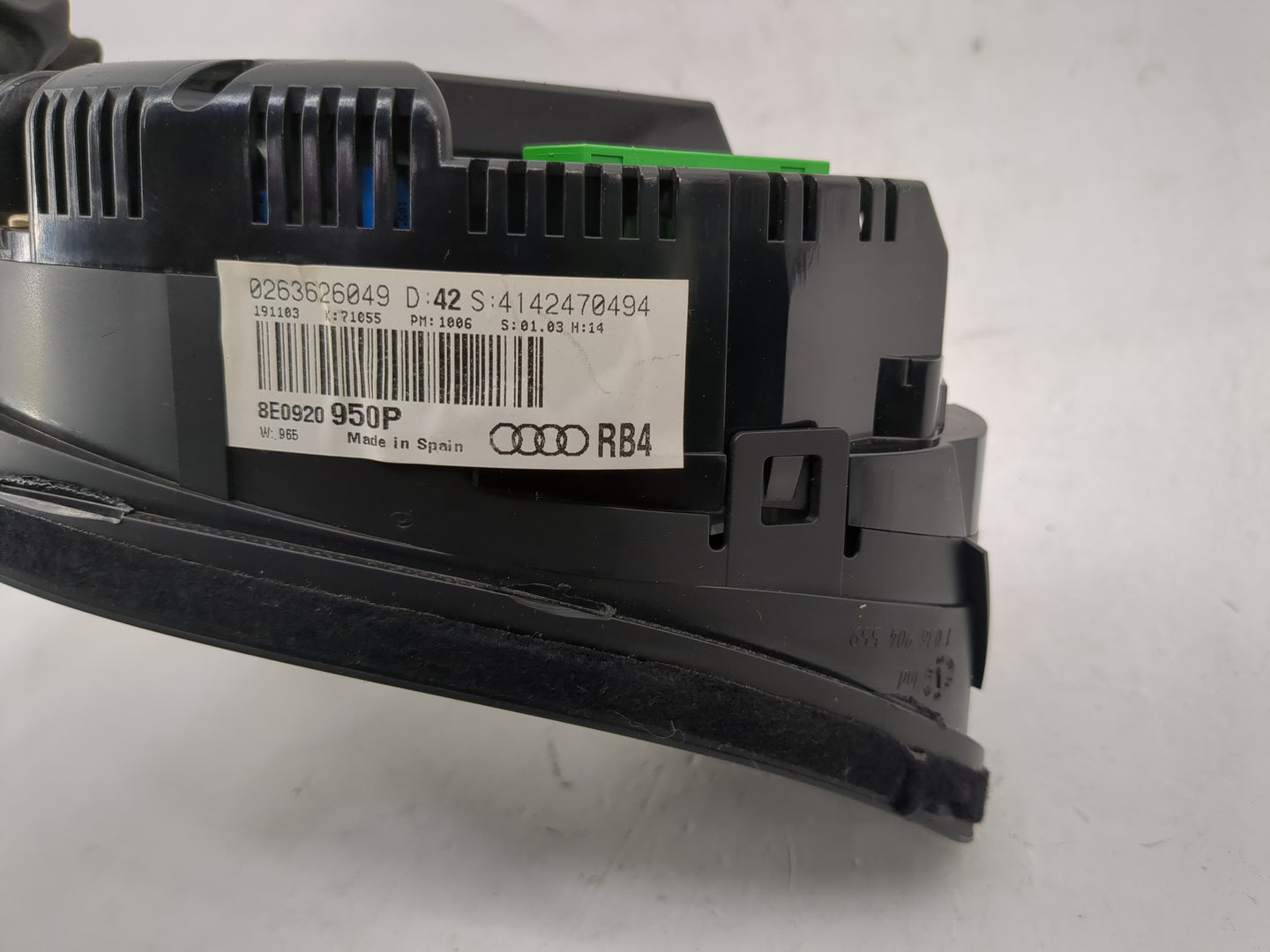 2004-2005 Audi A4 Instrument Cluster Speedometer Gauges P/N:0263626049 Fits Fits 2004 2005 OEM Used Auto Parts - Oemusedauto