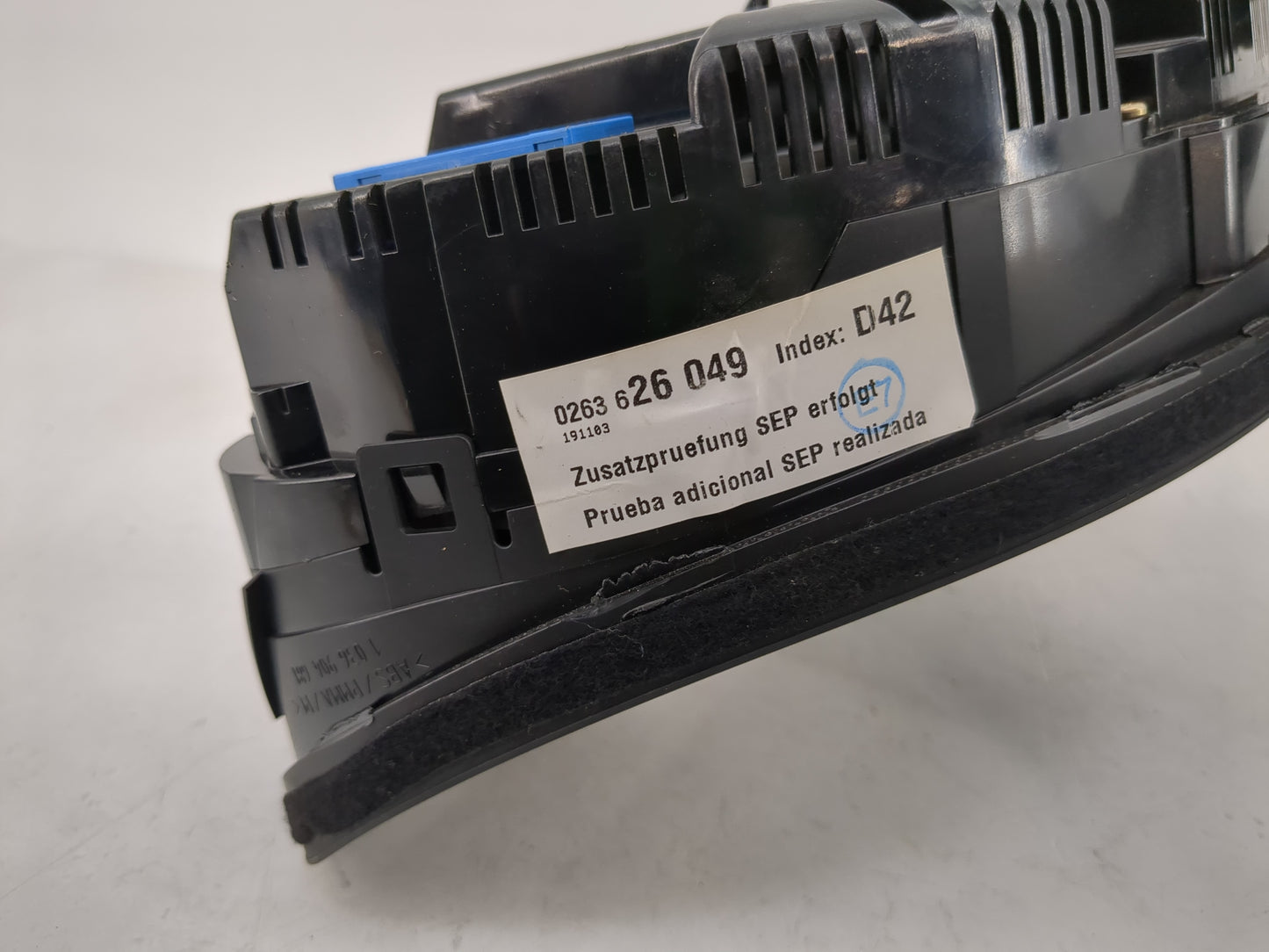 2004-2005 Audi A4 Instrument Cluster Speedometer Gauges P/N:0263626049 Fits Fits 2004 2005 OEM Used Auto Parts - Oemusedauto