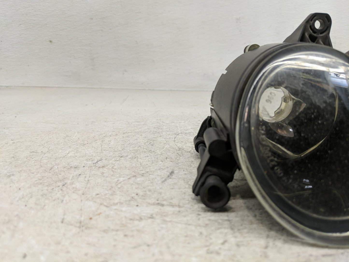 2002-2005 Audi A4 Passenger Right Oem Fog Light Lamp - Oemusedautoparts1.com