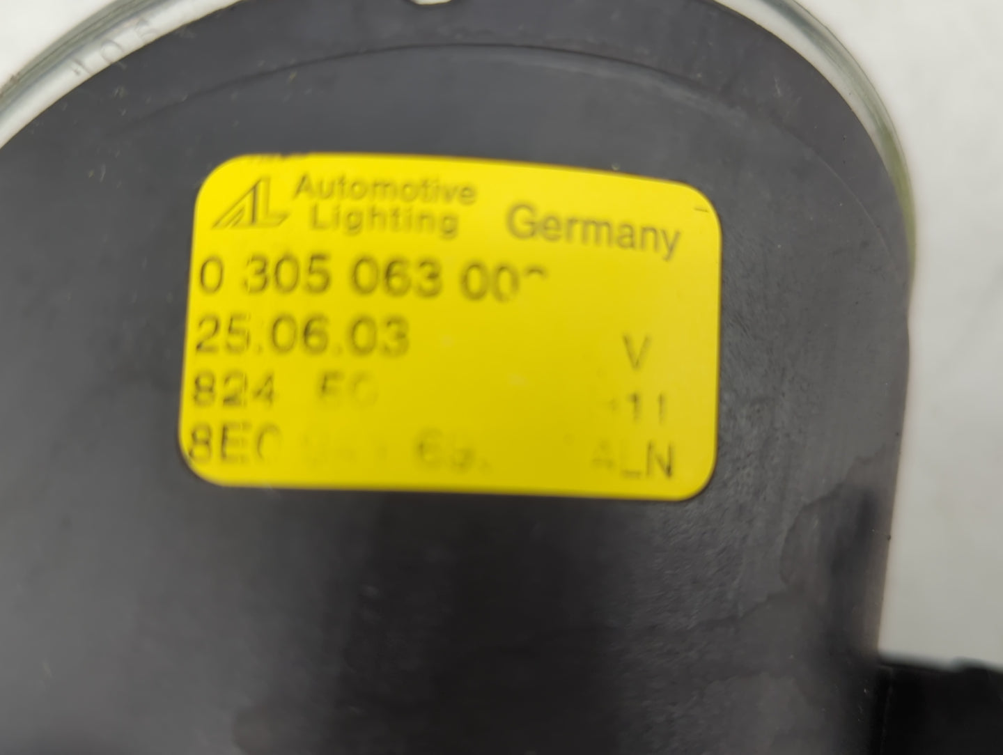 2002-2005 Audi A4 Passenger Right Oem Fog Light Lamp - Oemusedautoparts1.com