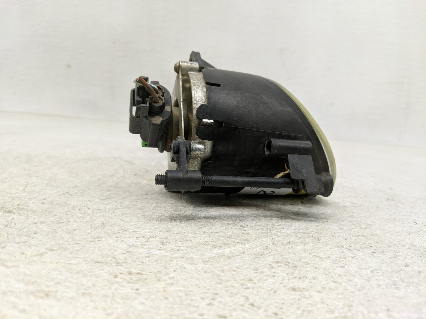 2002-2005 Audi A4 Passenger Right Oem Fog Light Lamp - Oemusedautoparts1.com