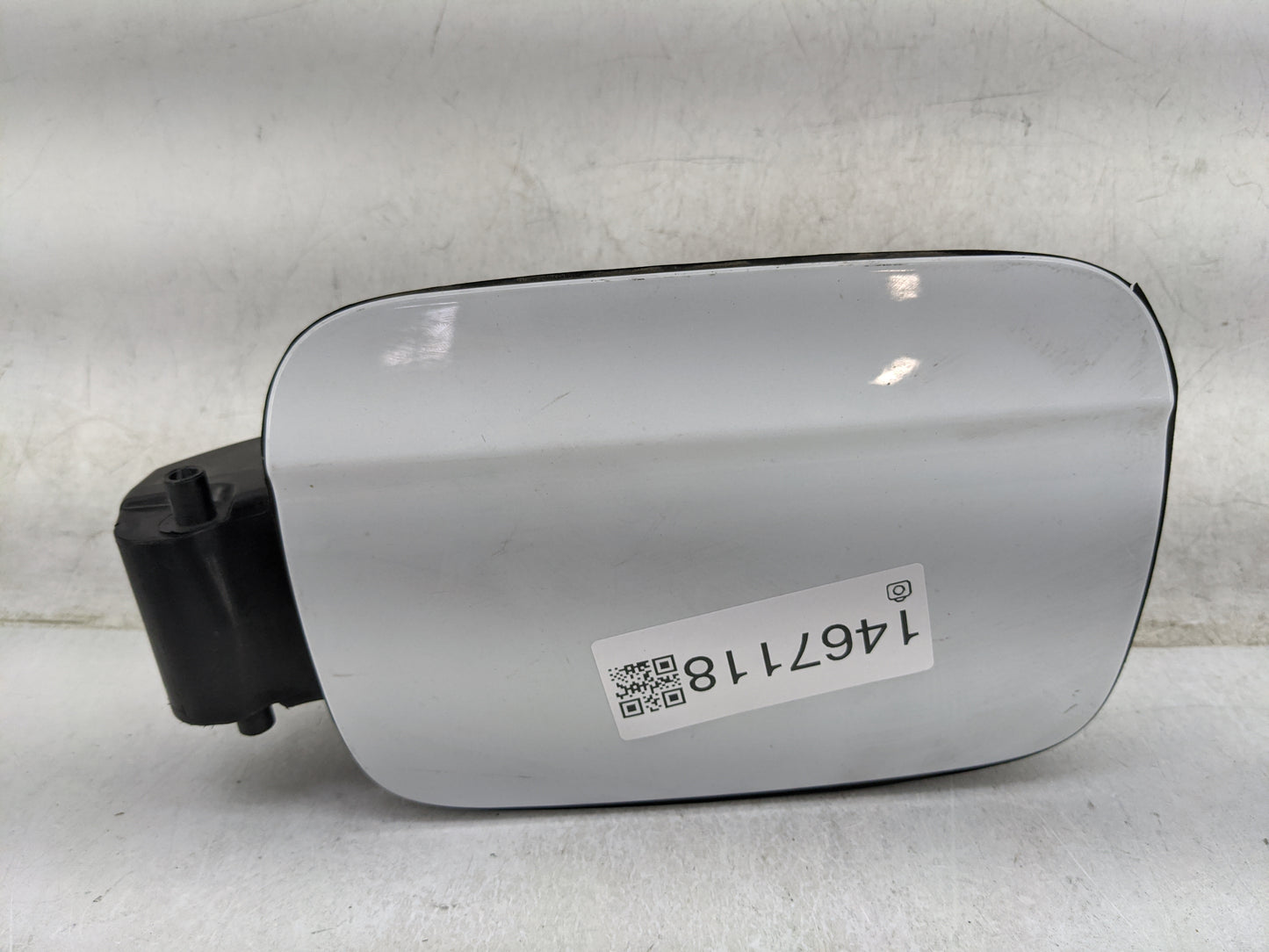 2004 Audi A4 Fuel Tank Door Lid Gas Tank 1467118 - Oemusedautoparts1.com