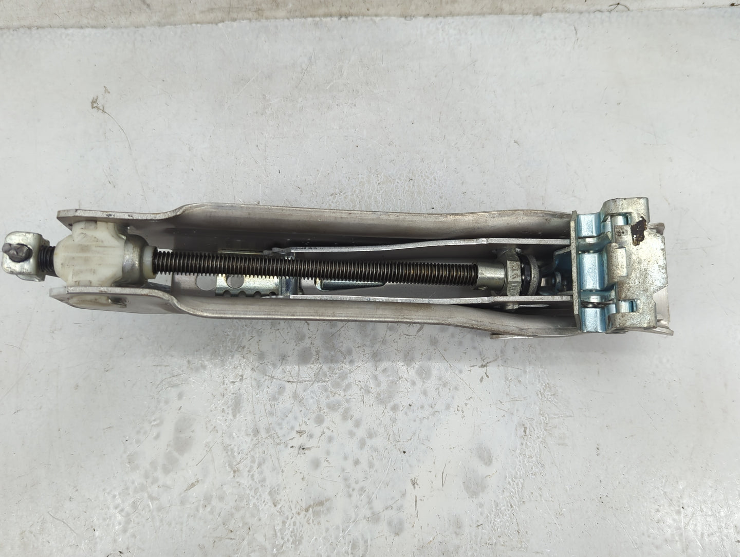 2004 Audi S4 Spare Scissor Car Jack - Oemusedautoparts1.com