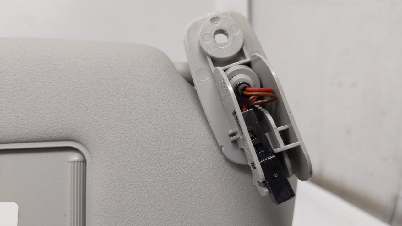 2004 Audi S4 Sun Visor Shade Replacement Passenger Right Mirror Fits OEM Used Auto Parts - Oemusedautoparts1.com