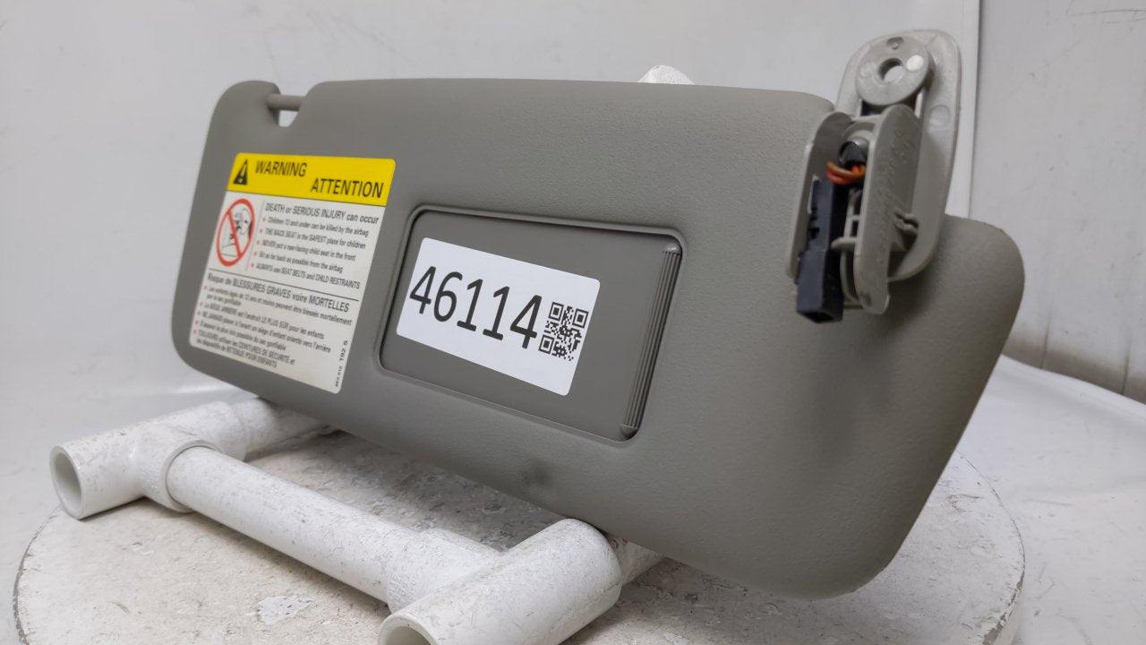 2004 Audi S4 Sun Visor Shade Replacement Passenger Right Mirror Fits OEM Used Auto Parts - Oemusedautoparts1.com