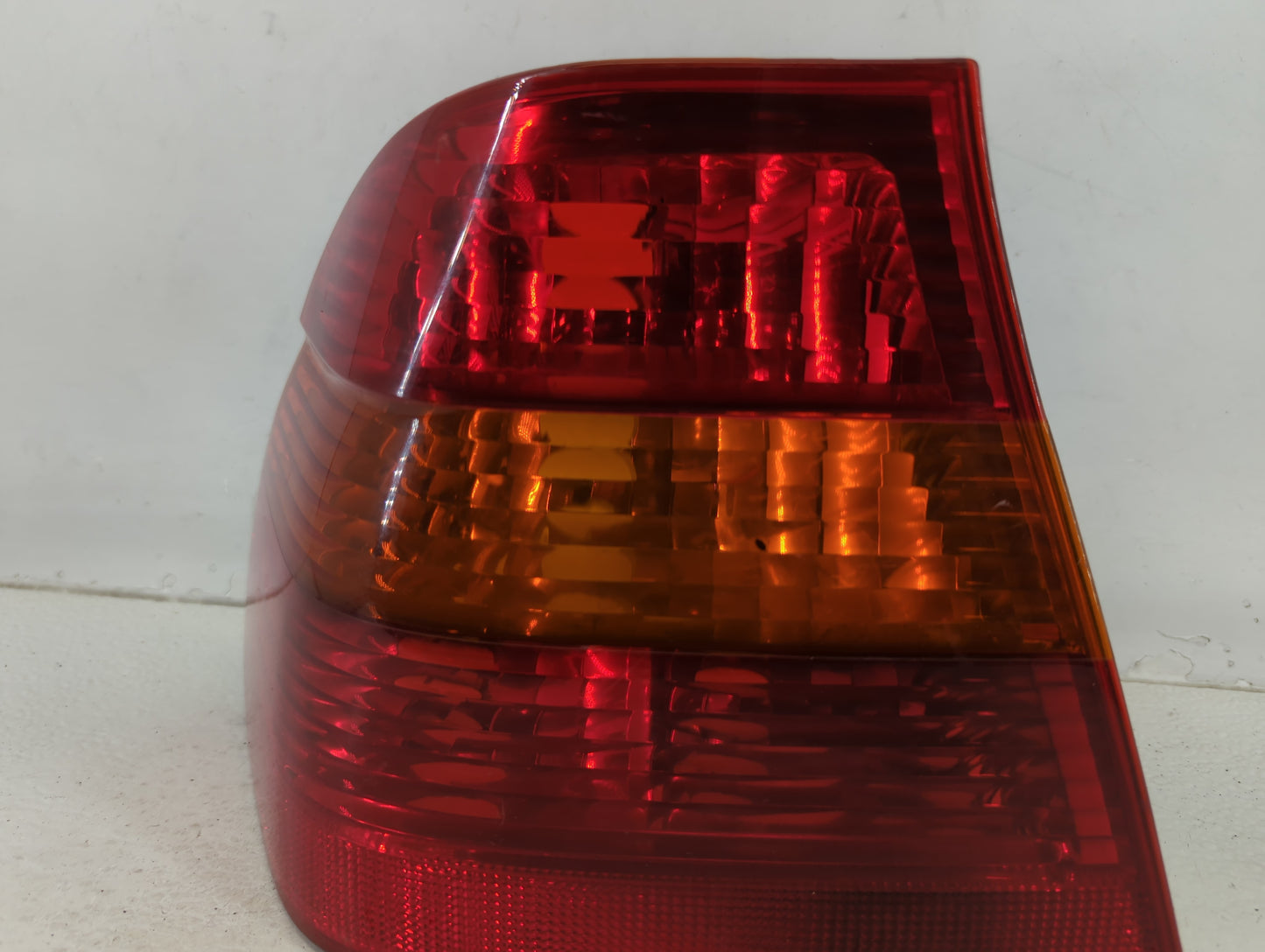 2004 Bmw 325ci Tail Light Assembly Driver Left OEM P/N:6 946 533-01 Fits Fits 2002 2003 2005 OEM Used Auto Parts - Oemusedau