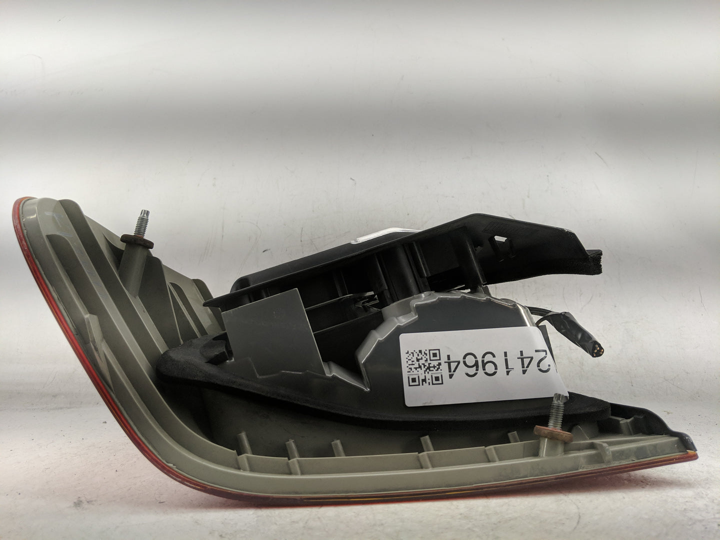 2002-2005 Bmw 325i Tail Light Assembly Passenger Right OEM P/N:6 946 534-01 Fits Fits 2002 2003 2004 2005 OEM Used Auto Part