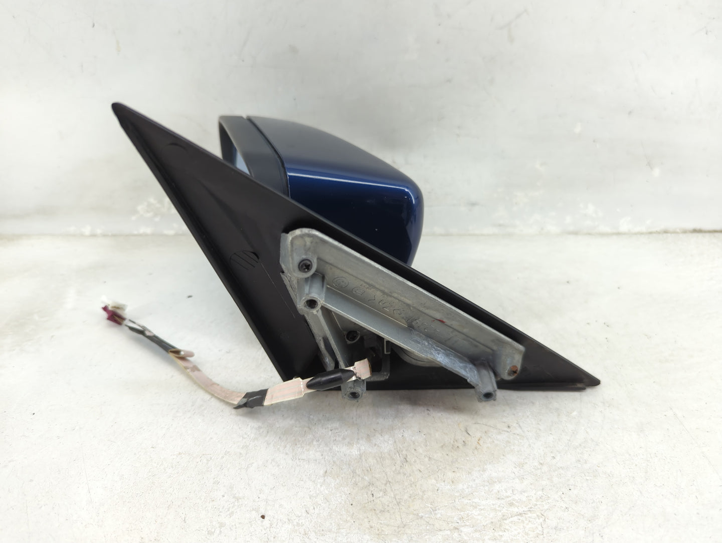 2001-2005 Bmw 325i Driver Side View Mirror - Left Door Mirror OEM Used - Oemusedautoparts1.com