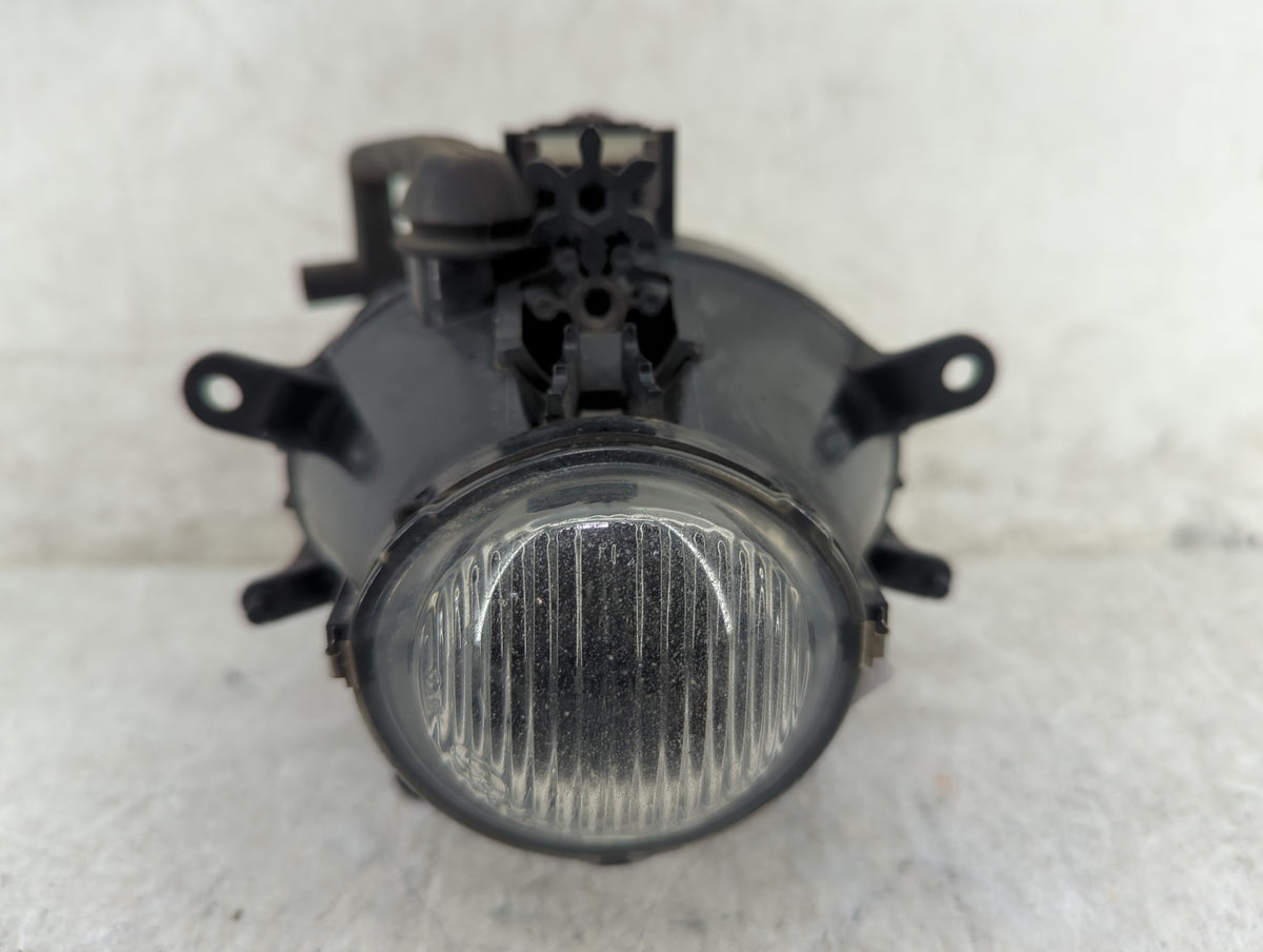 2002-2005 Bmw 325i Passenger Right Oem Fog Light Lamp Black - Oemusedautoparts1.com