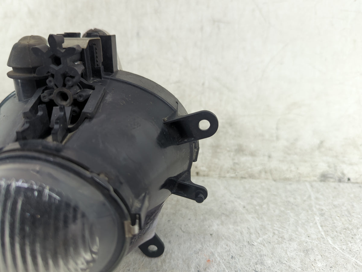 2002-2005 Bmw 325i Passenger Right Oem Fog Light Lamp Black - Oemusedautoparts1.com