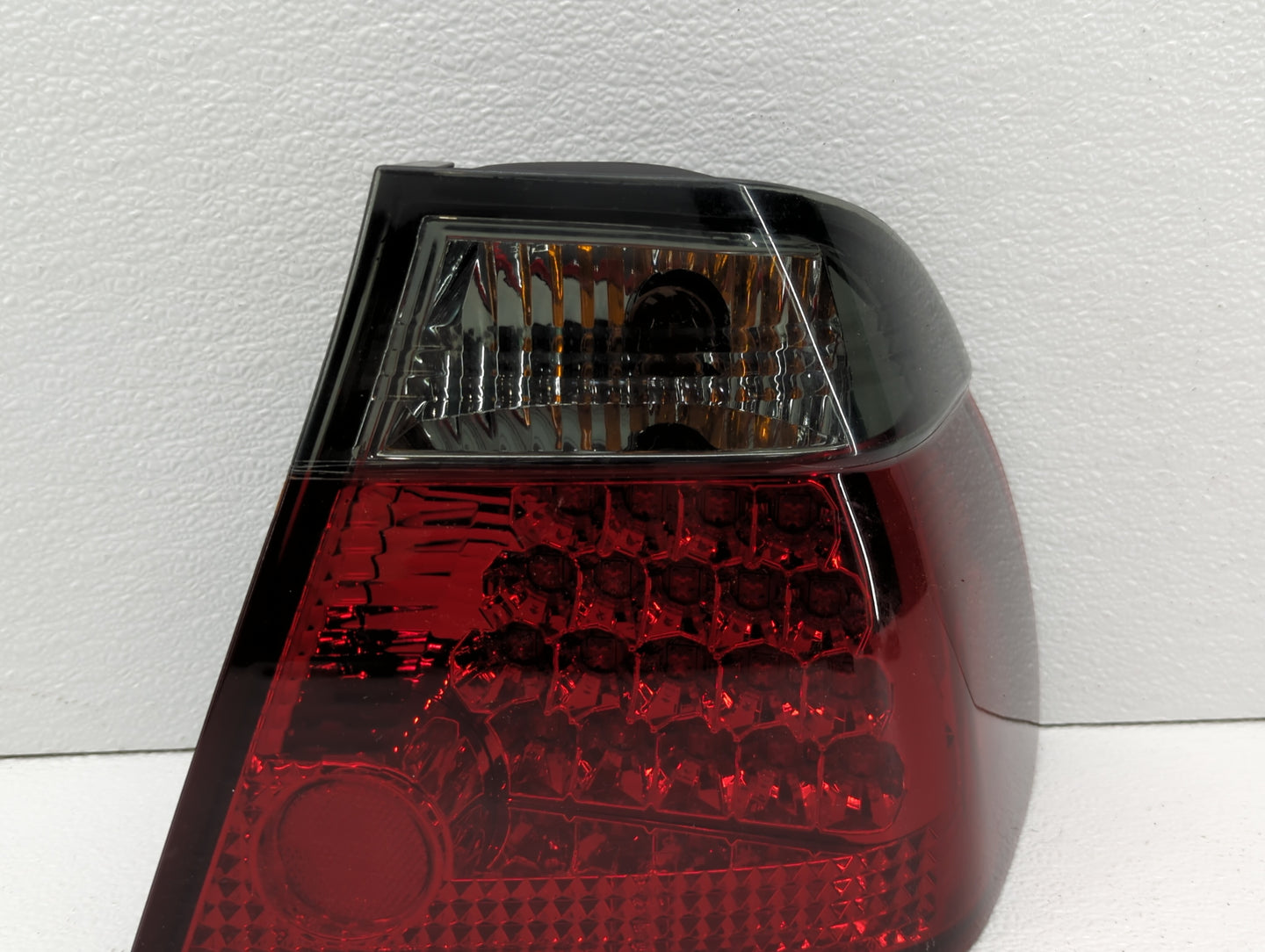 2002-2005 Bmw 325i Tail Light Assembly Passenger Right OEM Fits Fits 2002 2003 2004 2005 OEM Used Auto Parts - Oemusedautopa