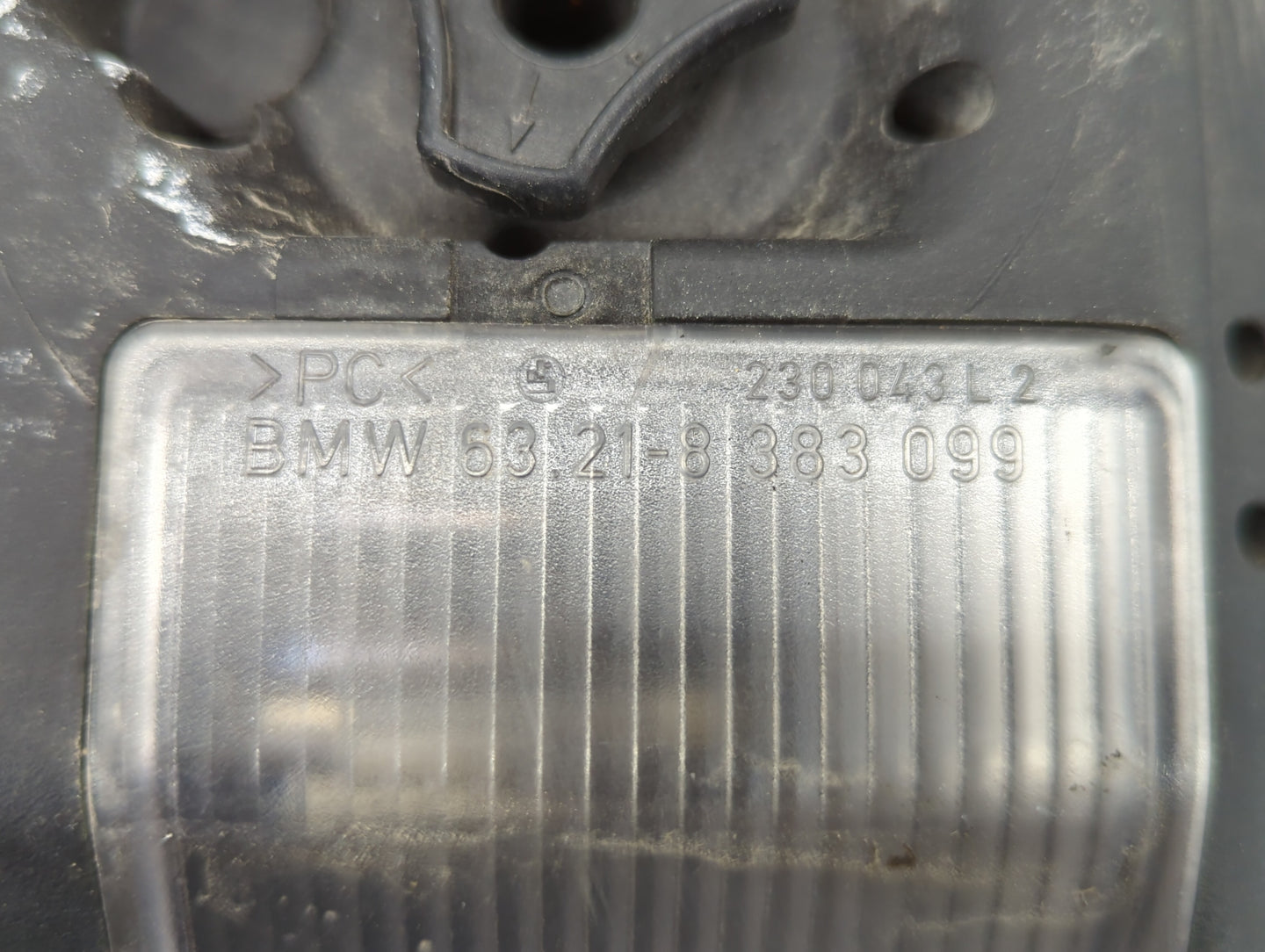 2002-2005 Bmw 325i Tail Light Assembly Driver Left OEM P/N:8 383 099 6 946 533, 6 907 933 Fits Fits 2002 2003 2004 2005 OEM 