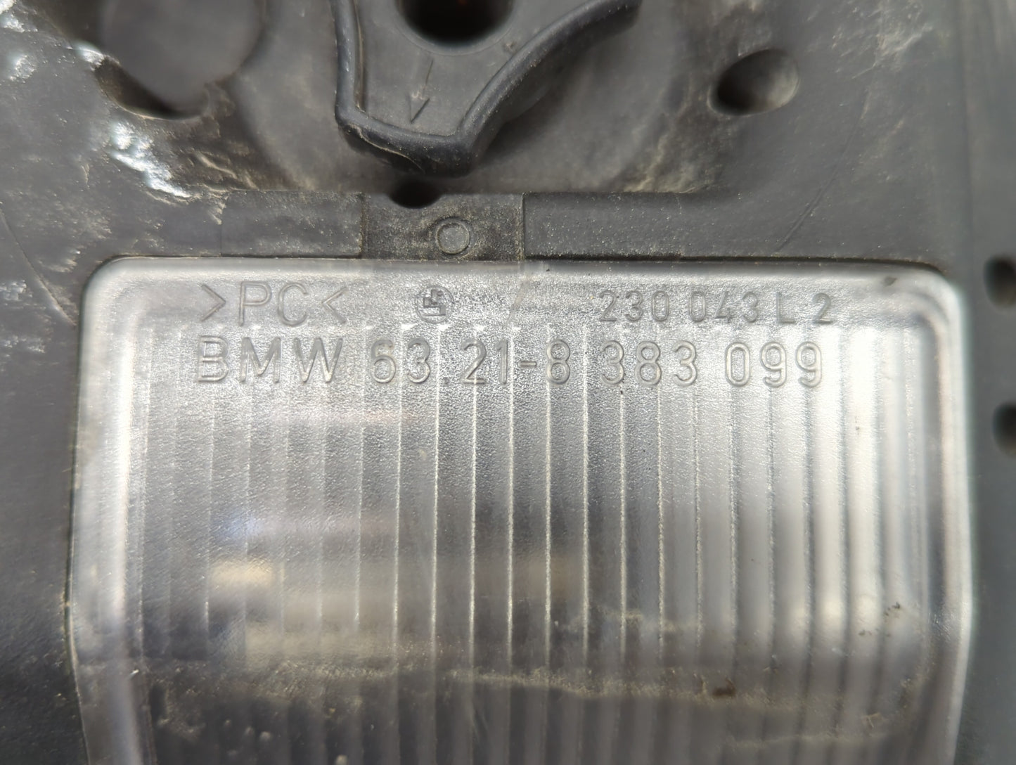 2002-2005 Bmw 325i Tail Light Assembly Driver Left OEM P/N:8 383 099 6 946 533, 6 907 933 Fits Fits 2002 2003 2004 2005 OEM 