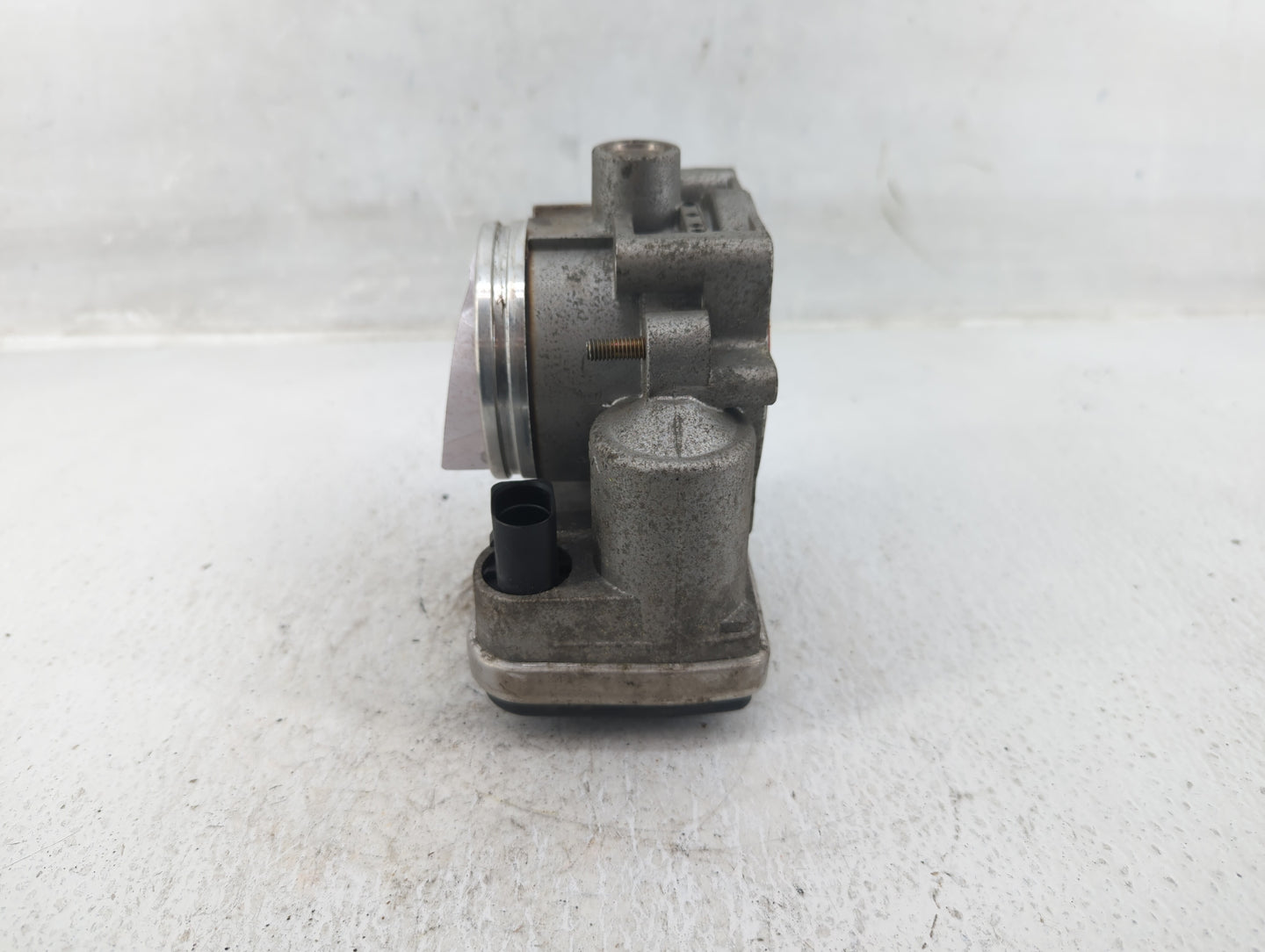 2001-2005 Bmw 325i Throttle Body P/N:1354 7502 444-04 7 502 444 Fits Fits 2001 2002 2003 2004 2005 2006 OEM Used Auto Parts 