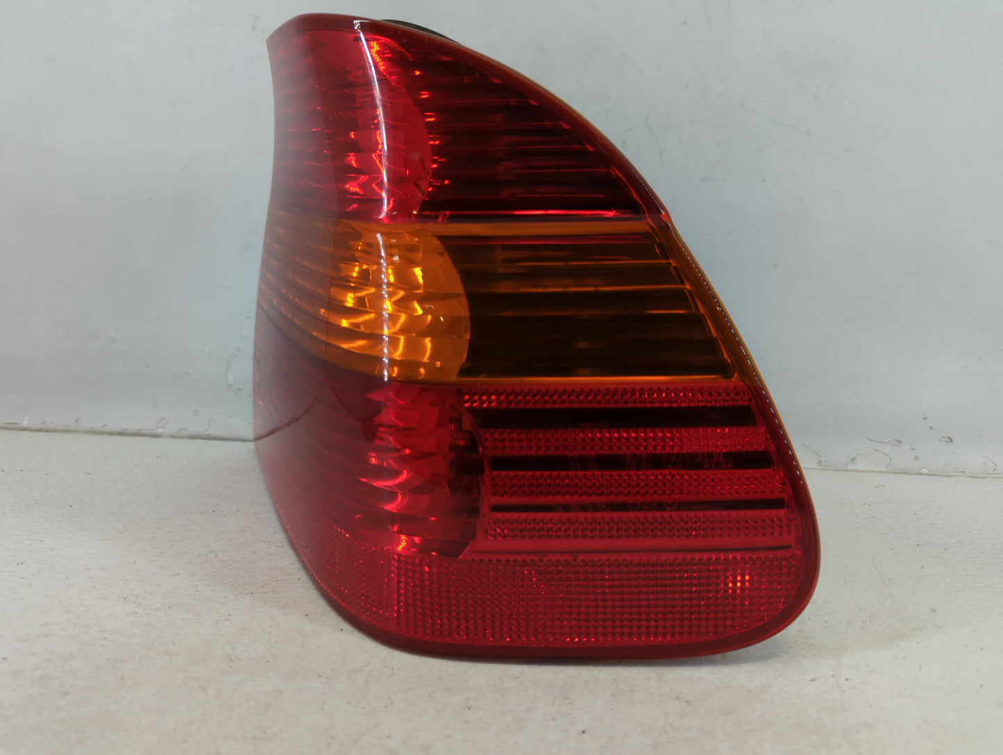 2002-2005 Bmw 325i Tail Light Assembly Passenger Right OEM P/N:6 946 534-01 Fits Fits 2002 2003 2004 2005 OEM Used Auto Part